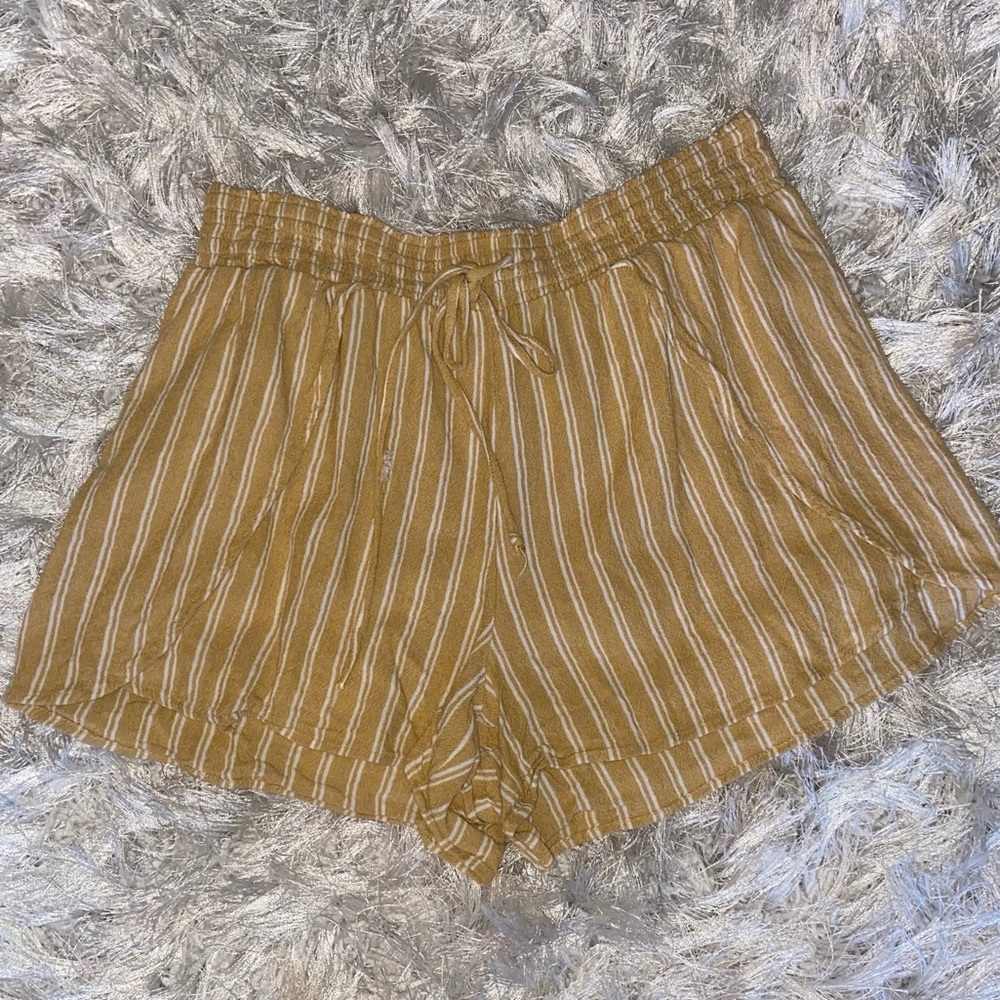 yellow stripped loose flowy shorts american eagle shorts summer shorts